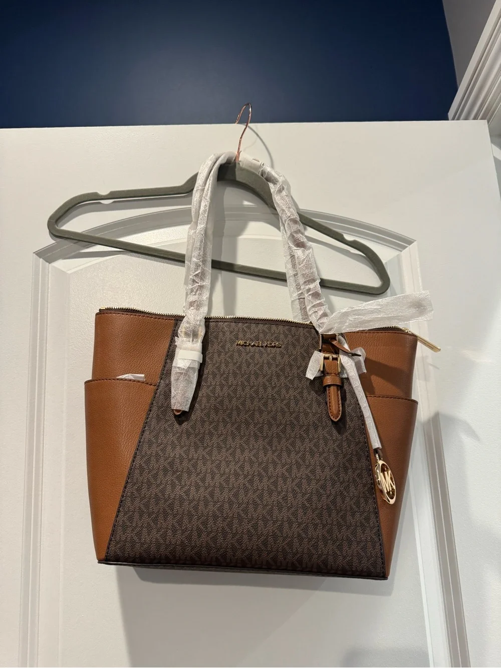 MICHAEL Michael Kors signature logo
